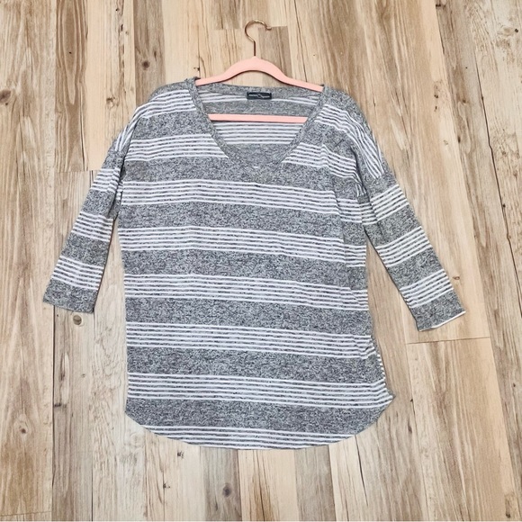 Market & Spruce Sweater gray white stripe vneck sz small - Picture 6 of 6